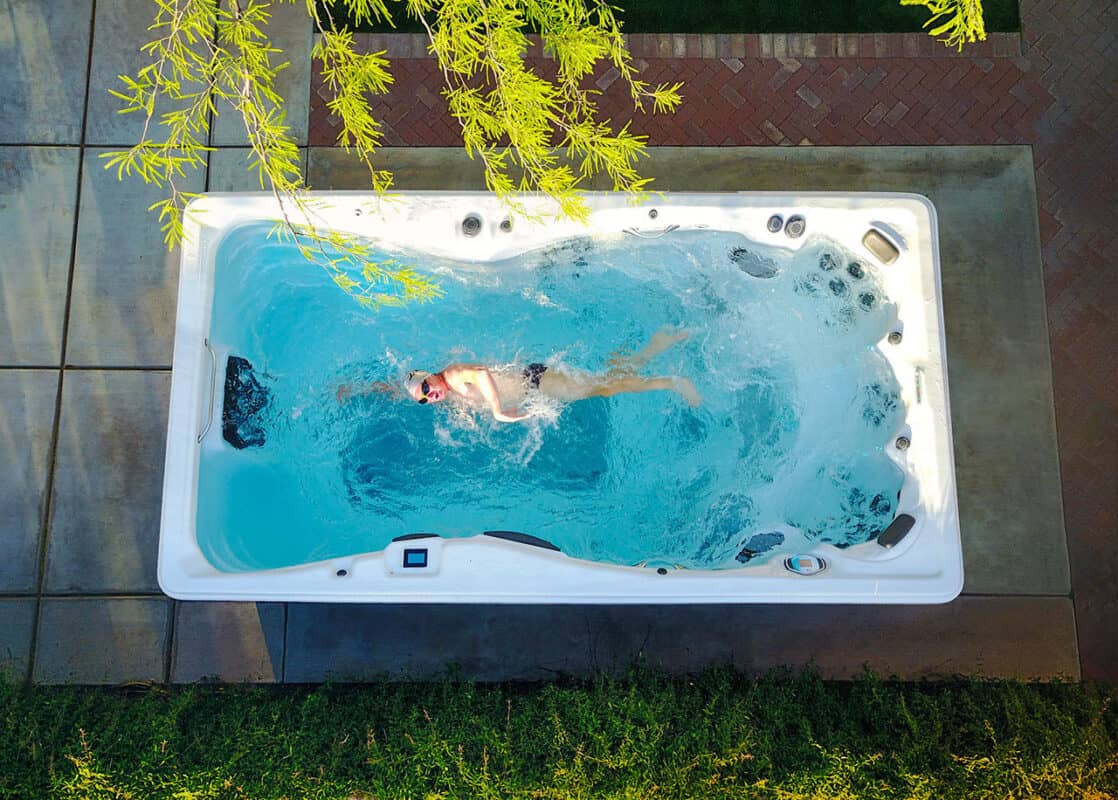 An example of a swimming pool hot tub is the Challenger 15D
